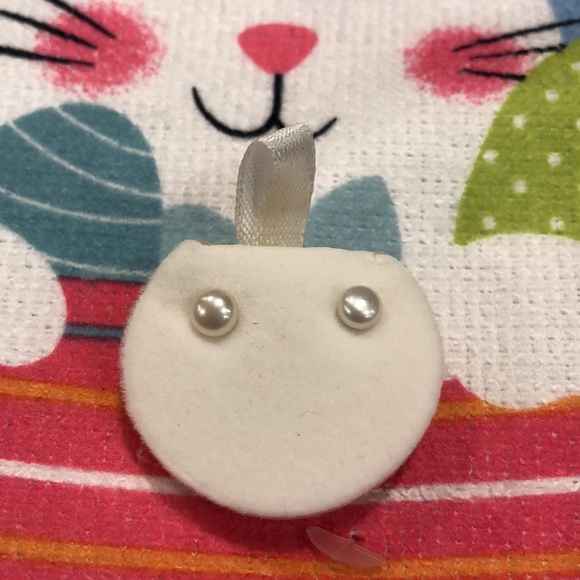 Avon Pearl earrings in the original Easter Egg Box! - Picture 4 of 6